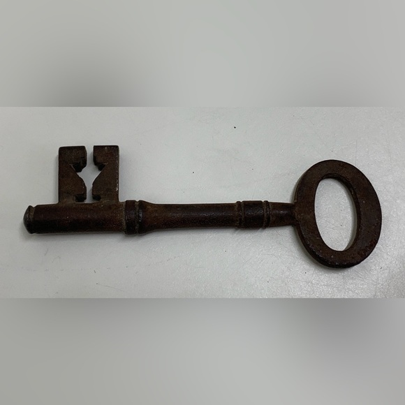 Vintage 1800s 19th Century Antique Solid Barrel Hand Wrought Iron Skeleton Key - Picture 13 of 16